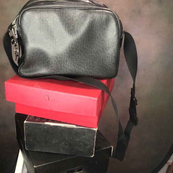 LOUIS VUITTON authentic Taiga Reporter PM Bag, Crossbody/Shoulder Leather - Picture 8 of 9